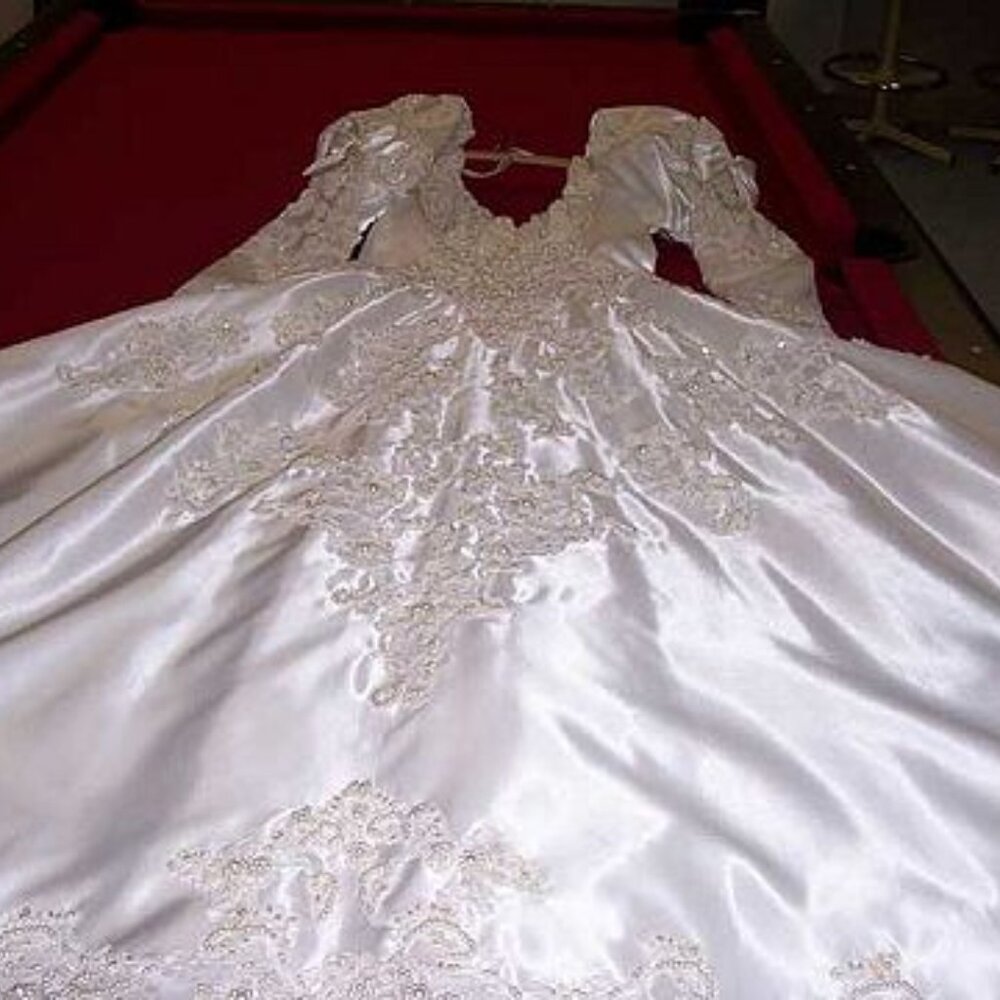 HOST PICK. Altered Size 10 Vintage Mori Lee Wedding Dress. Ready to wear. - Picture 11 of 14